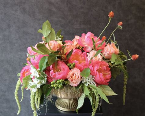 What are spray roses? Exploring the whimsical world of floral arrangements